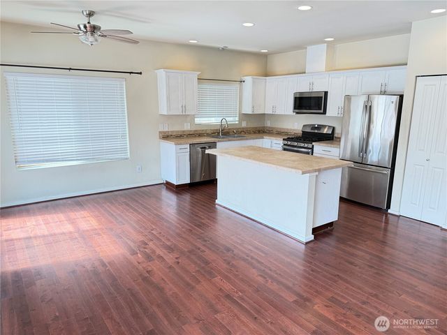 990 42nd Court NE, Auburn, WA 98002