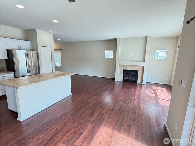 990 42nd Court NE, Auburn, WA 98002