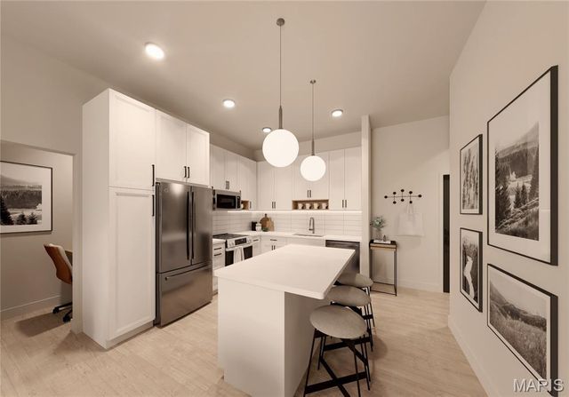 1121 S Main Street 205, St Charles, MO 63301