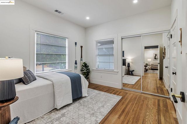 5614 Dover St, Oakland, CA 94609