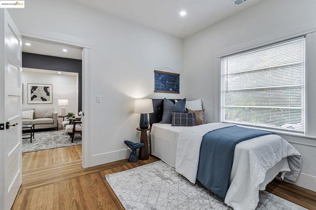 5614 Dover St, Oakland, CA 94609