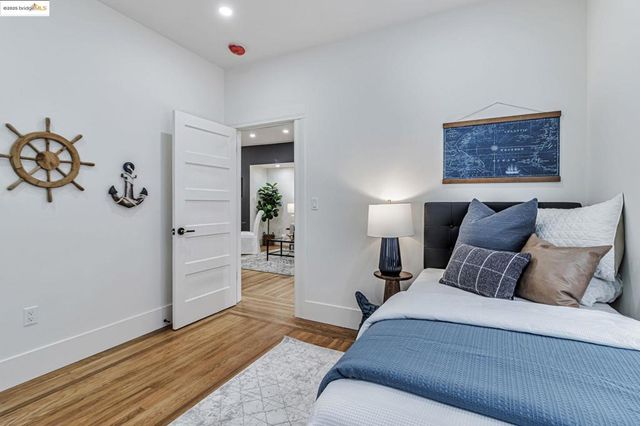 5614 Dover St, Oakland, CA 94609