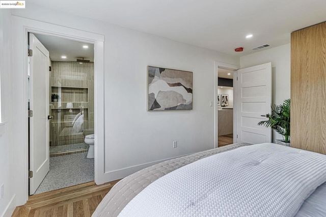 5614 Dover St, Oakland, CA 94609