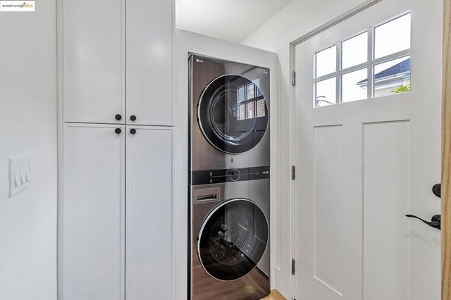 5614 Dover St, Oakland, CA 94609