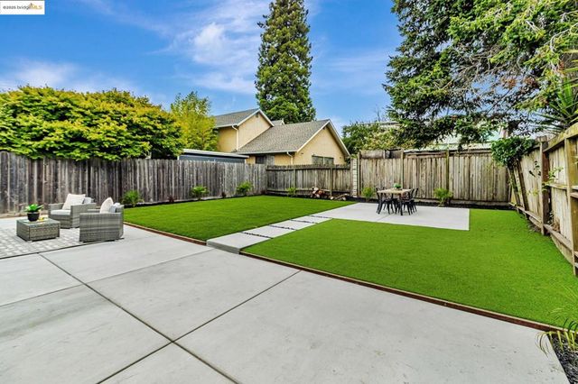5614 Dover St, Oakland, CA 94609