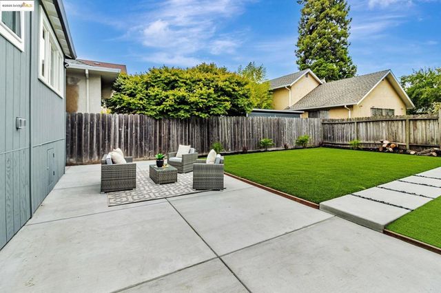 5614 Dover St, Oakland, CA 94609
