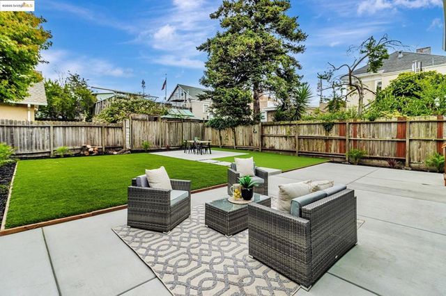 5614 Dover St, Oakland, CA 94609