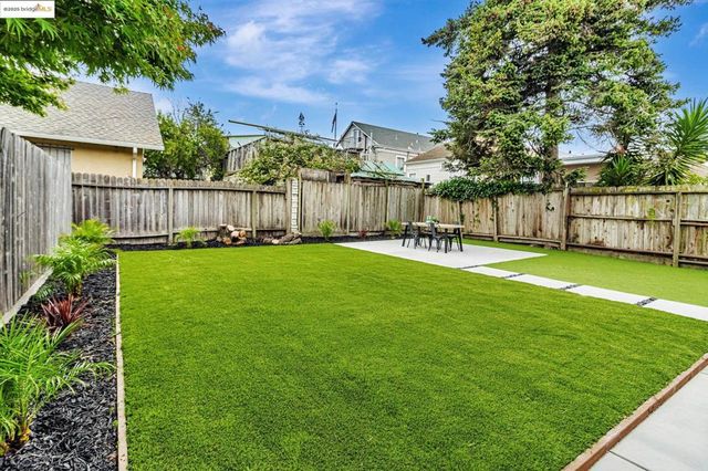 5614 Dover St, Oakland, CA 94609
