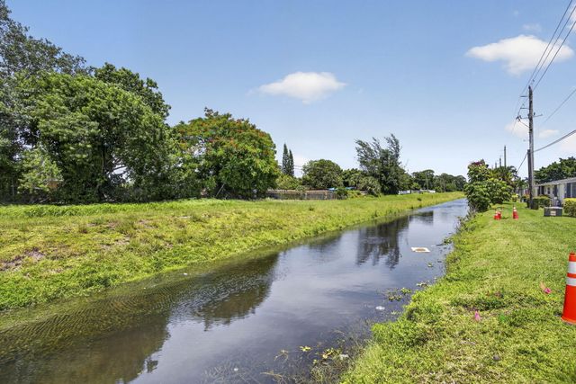 2521 Emory Drive W H, West Palm Beach, FL 33415