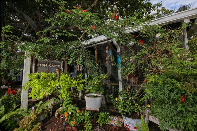 1250 MAY LANE, Sarasota, FL 34236