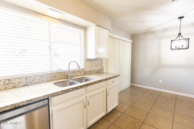 2126 W HERMOSA Drive, Tempe, AZ 85282