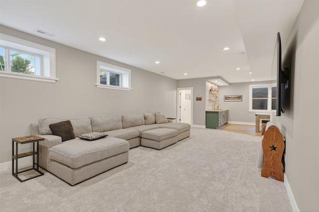 5308 162nd Court, Urbandale, IA 50323
