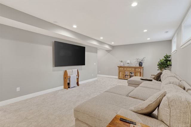 5308 162nd Court, Urbandale, IA 50323