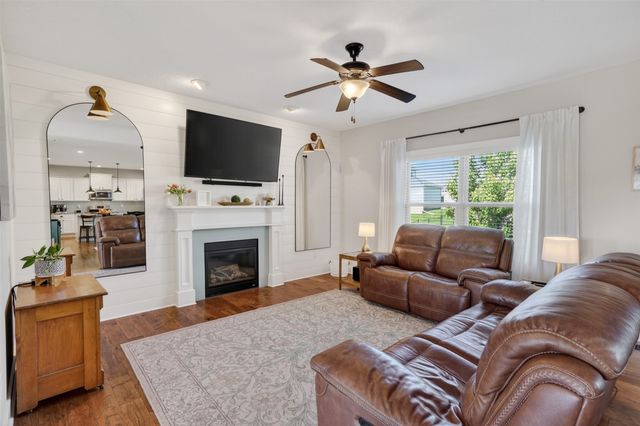 5308 162nd Court, Urbandale, IA 50323