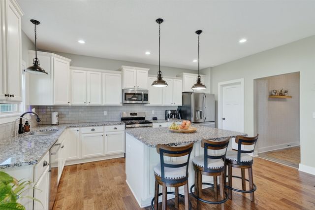 5308 162nd Court, Urbandale, IA 50323