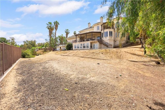 613 E Sunset N, Redlands, CA 92373