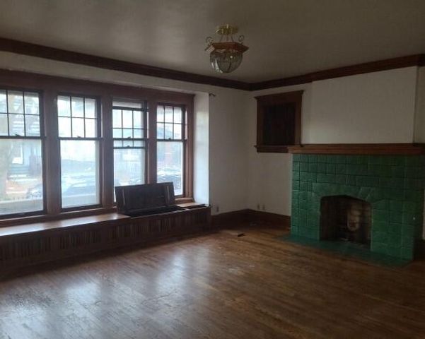 2377 N 44th STREET, Milwaukee, WI 53210