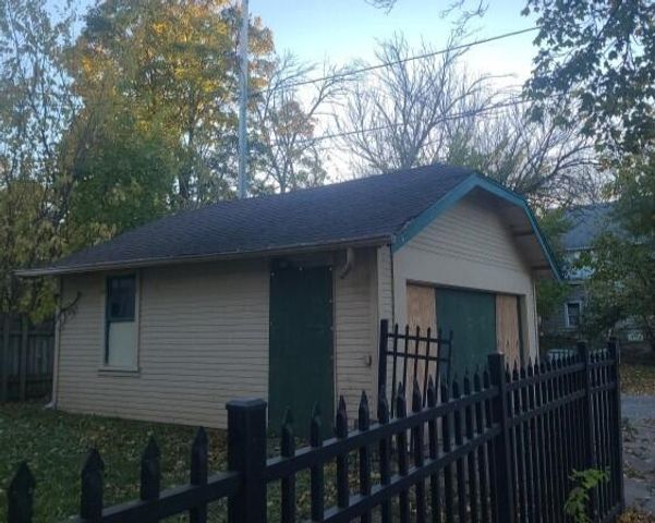 2377 N 44th STREET, Milwaukee, WI 53210