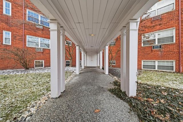 5900 Babcock Blvd 64, Ross Twp, PA 15237