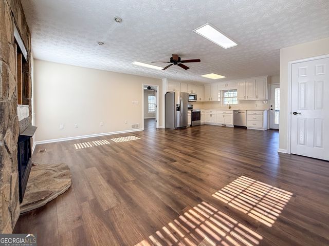 499 Old Deer Path Way, Cleveland, GA 30528