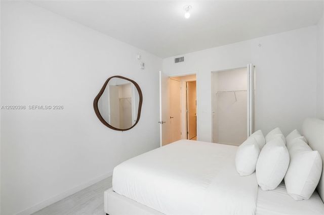 77 SE 5th St 1910, Miami, FL 33131