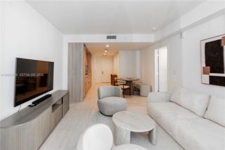 77 SE 5th St 1910, Miami, FL 33131