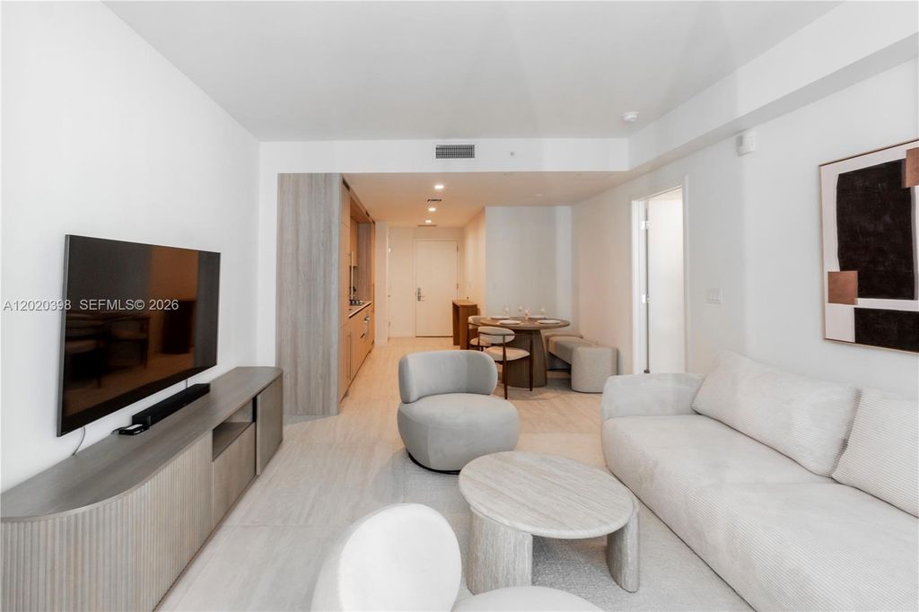 77 SE 5th St 1910, Miami, FL 33131