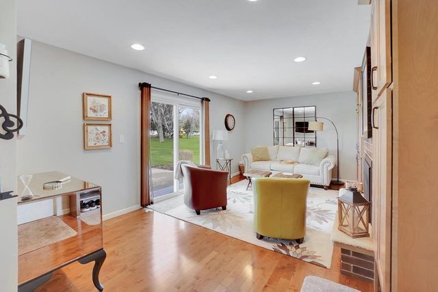 W332N5447 Solveson DRIVE, Nashotah, WI 53058