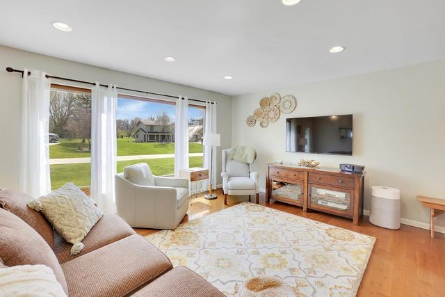 W332N5447 Solveson DRIVE, Nashotah, WI 53058