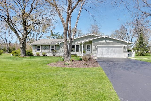W332N5447 Solveson DRIVE, Nashotah, WI 53058