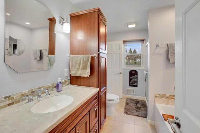 W332N5447 Solveson DRIVE, Nashotah, WI 53058