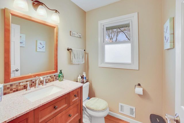 W332N5447 Solveson DRIVE, Nashotah, WI 53058