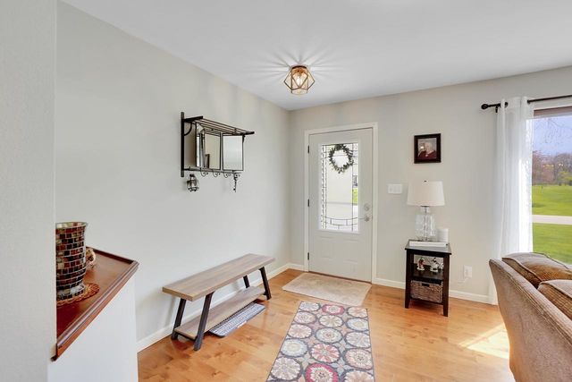 W332N5447 Solveson DRIVE, Nashotah, WI 53058