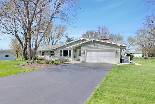 W332N5447 Solveson DRIVE, Nashotah, WI 53058