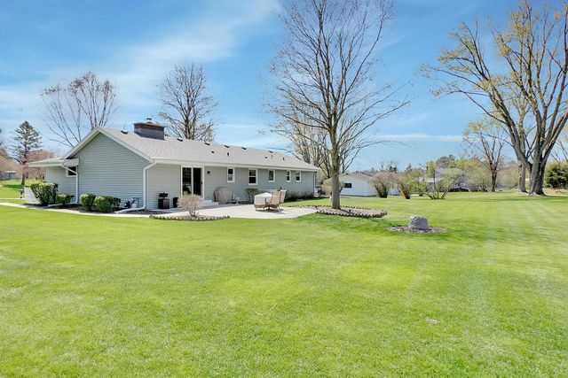W332N5447 Solveson DRIVE, Nashotah, WI 53058