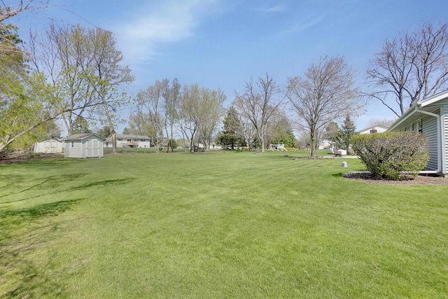 W332N5447 Solveson DRIVE, Nashotah, WI 53058