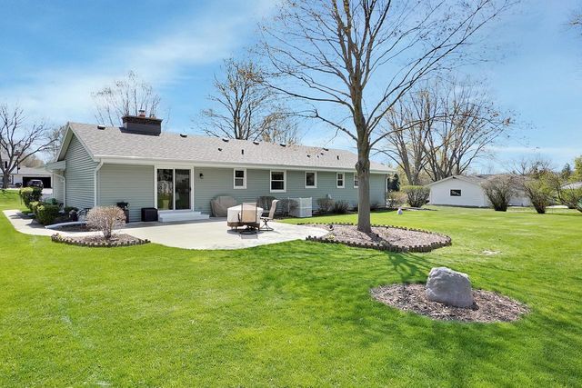 W332N5447 Solveson DRIVE, Nashotah, WI 53058