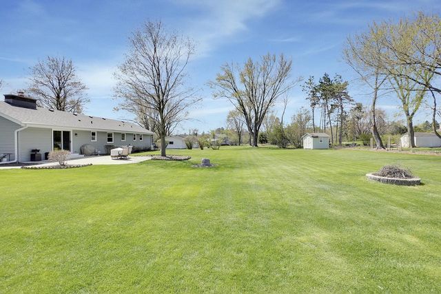 W332N5447 Solveson DRIVE, Nashotah, WI 53058