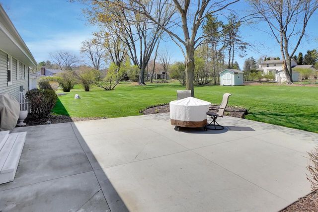 W332N5447 Solveson DRIVE, Nashotah, WI 53058