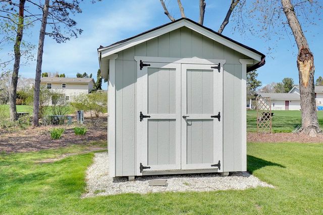 W332N5447 Solveson DRIVE, Nashotah, WI 53058
