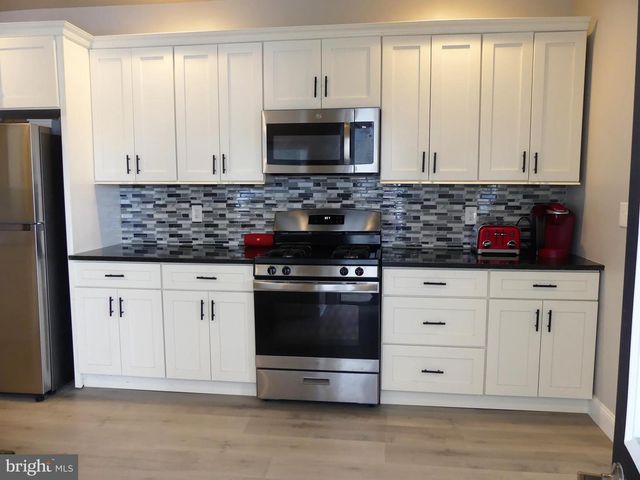 117 E LOCUST ST, Fleetwood, PA 19522