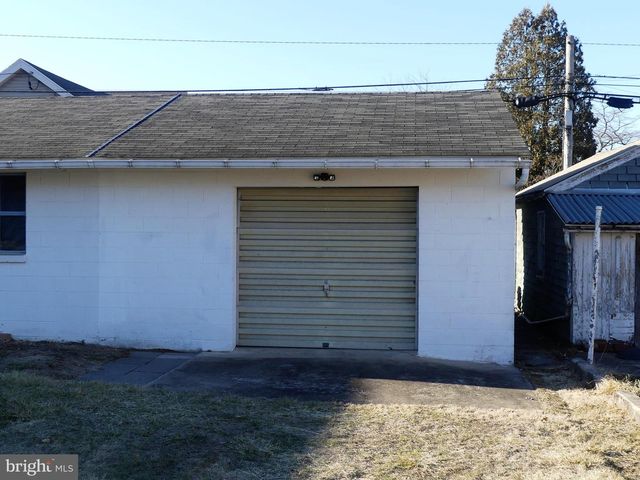 117 E LOCUST ST, Fleetwood, PA 19522