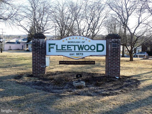 117 E LOCUST ST, Fleetwood, PA 19522