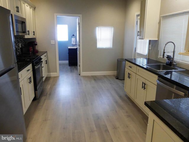 117 E LOCUST ST, Fleetwood, PA 19522