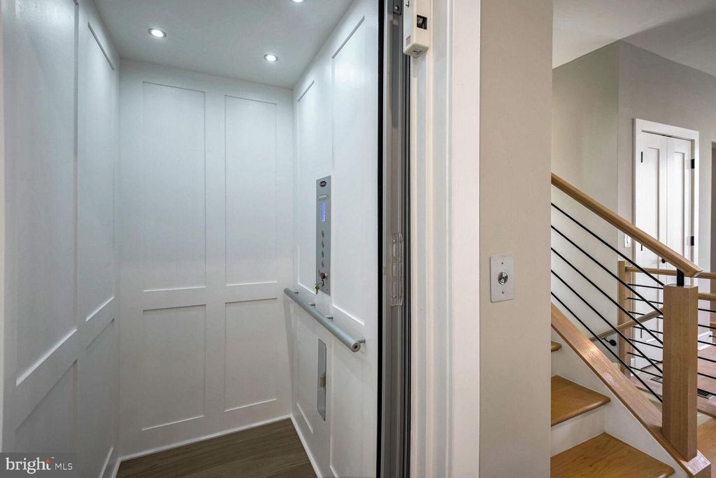 Image 10 of property listing at 2521 FARMSTEAD DR #107 LILLIAN, Rockville, MD 20850