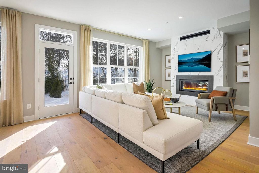 Image 12 of property listing at 2521 FARMSTEAD DR #107 LILLIAN, Rockville, MD 20850