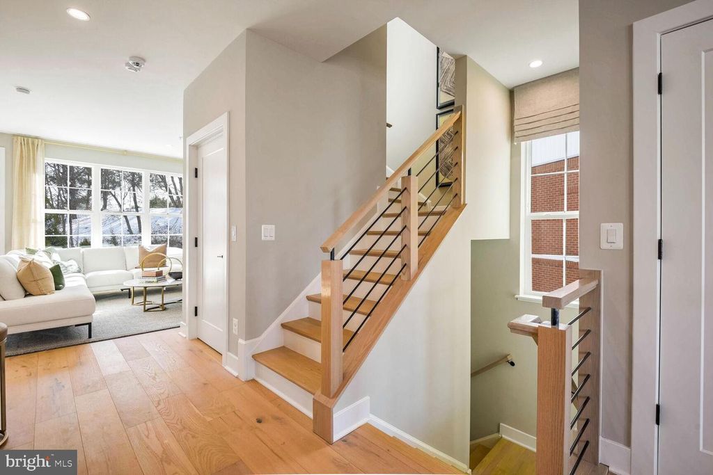 Image 14 of property listing at 2521 FARMSTEAD DR #107 LILLIAN, Rockville, MD 20850