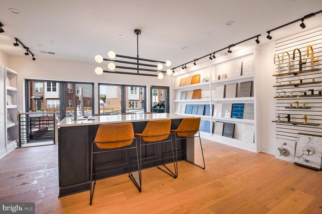 Image 17 of property listing at 2521 FARMSTEAD DR #107 LILLIAN, Rockville, MD 20850