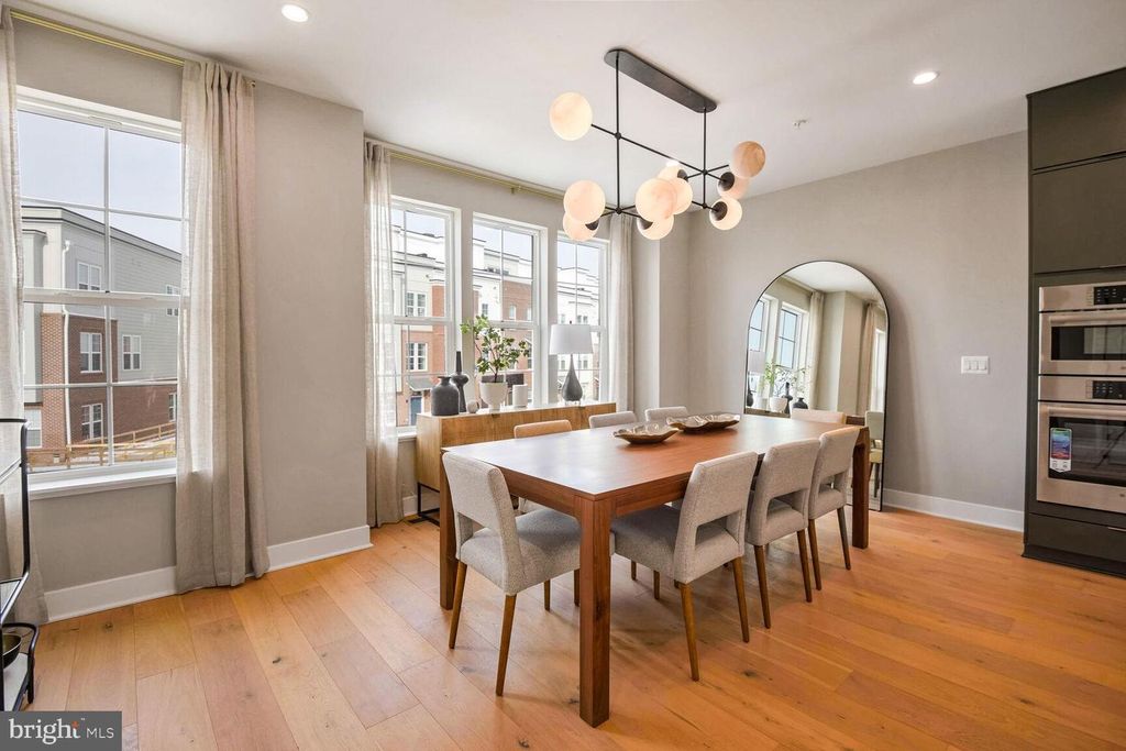 Image 19 of property listing at 2521 FARMSTEAD DR #107 LILLIAN, Rockville, MD 20850