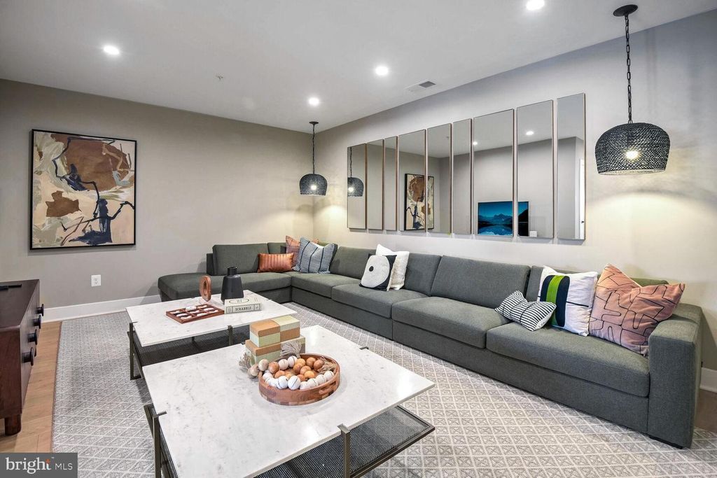 Image 20 of property listing at 2521 FARMSTEAD DR #107 LILLIAN, Rockville, MD 20850